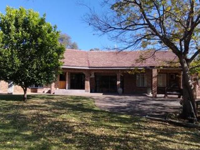 4 Bedroom House in Jan Kempdorp