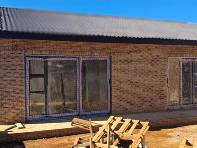4 Bedroom House in Jeffreys Bay Central