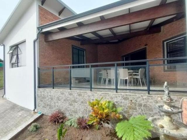 4 Bedroom House in Jeffreys Bay Central