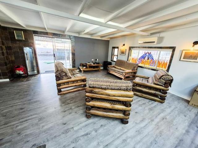 4 Bedroom House in Jeffreys Bay Central
