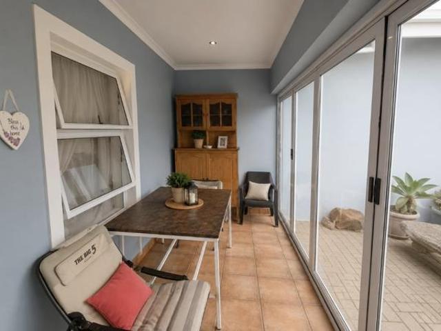 4 Bedroom House in Jeffreys Bay Central
