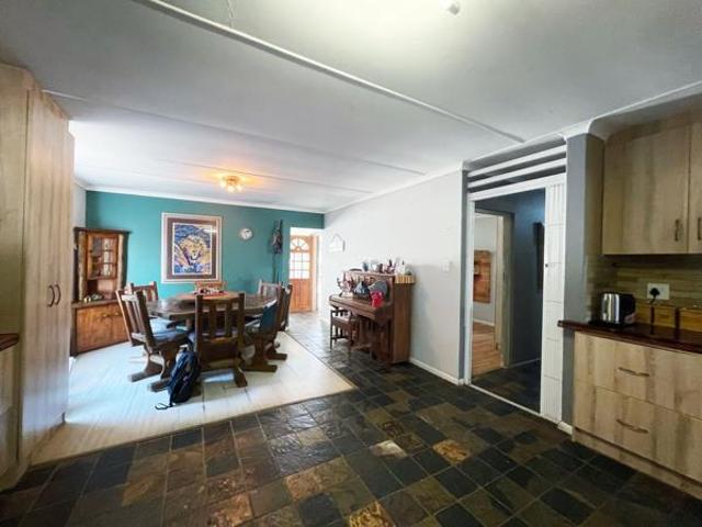 4 Bedroom House in Jeffreys Bay Central