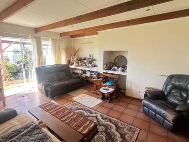 4 Bedroom House in Jeffreys Bay Central