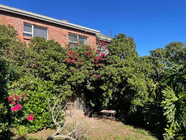 4 Bedroom House in Jeffreys Bay Central