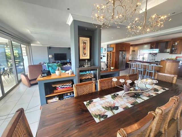 4 Bedroom House in Jeffreys Bay Central