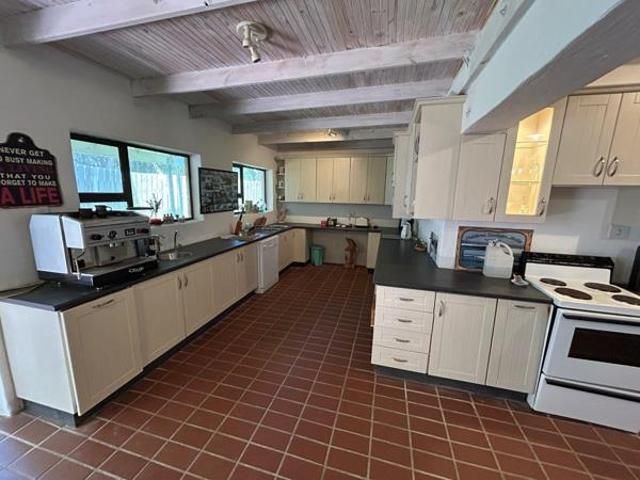 4 Bedroom House in Jeffreys Bay Central