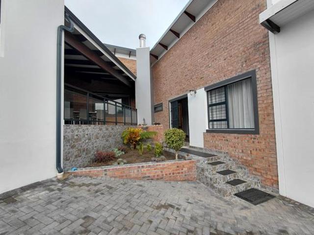 4 Bedroom House in Jeffreys Bay Central