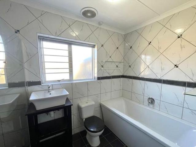 4 Bedroom House in Jeffreys Bay Central