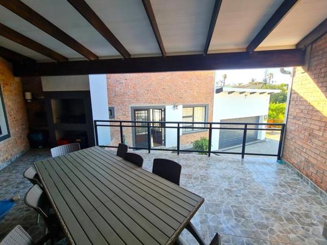 4 Bedroom House in Jeffreys Bay Central
