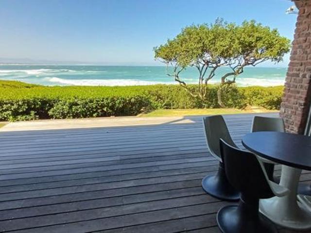4 Bedroom House in Jeffreys Bay Central