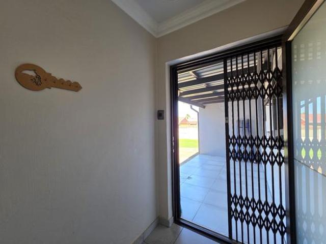 4 Bedroom House in Jeffreys Bay Central