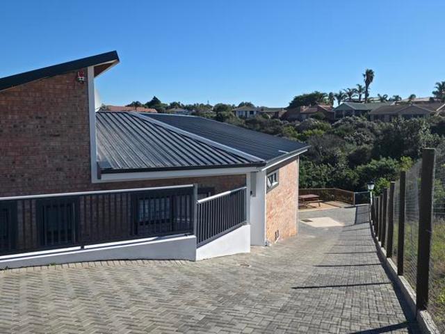 4 Bedroom House in Jeffreys Bay Central