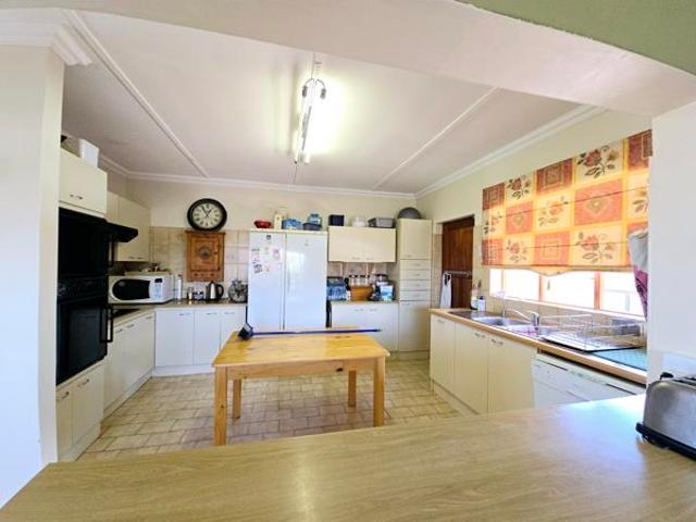 4 Bedroom House in Jeffreys Bay Central