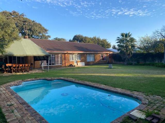 4 Bedroom House in Jim Fouche Park