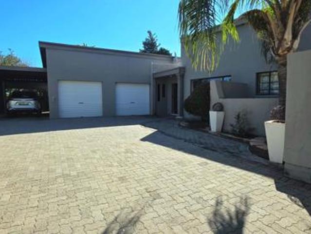 4 Bedroom House in Jim Fouche Park