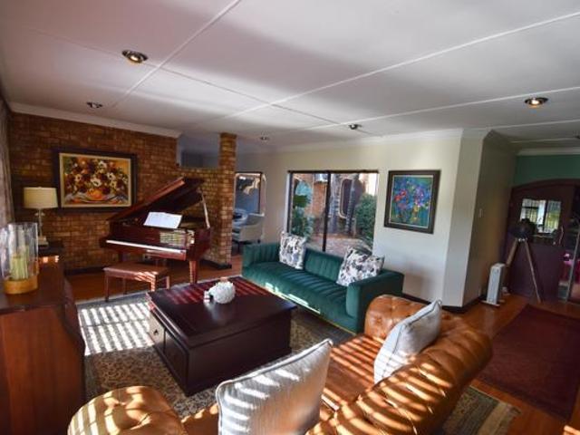 4 Bedroom House in Jim Fouche Park