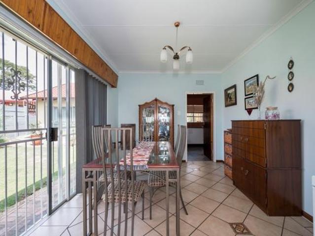 4 Bedroom House in Ontdekkerspark