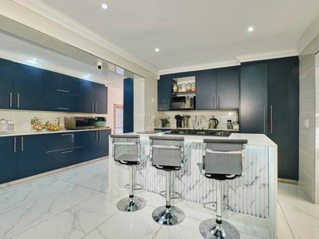 4 Bedroom House in Ontdekkerspark