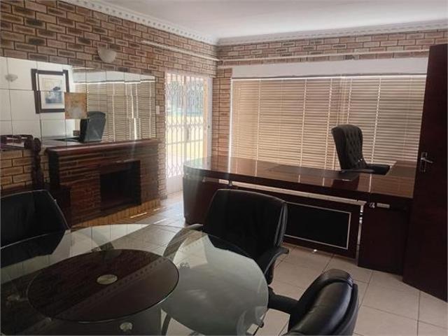 4 Bedroom House in Ontdekkerspark