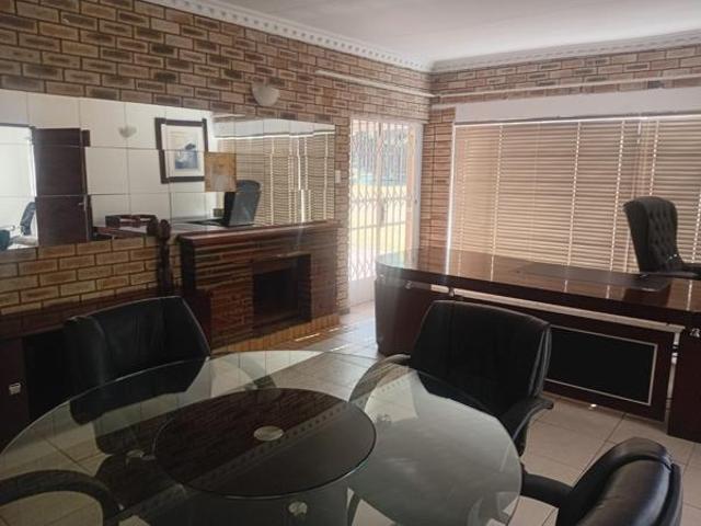 4 Bedroom House in Ontdekkerspark
