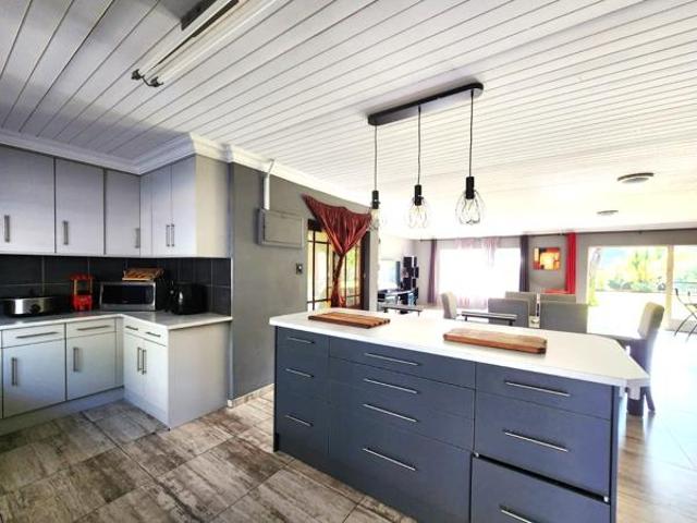 4 Bedroom House in Onverwacht