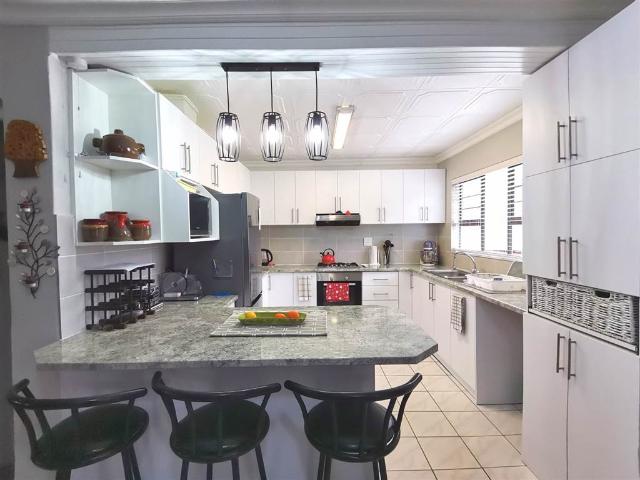 4 Bedroom House in Onrus