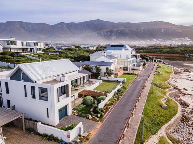 4 Bedroom House in Onrus