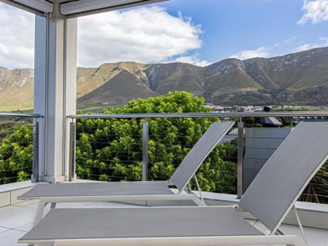 4 Bedroom House in Onrus