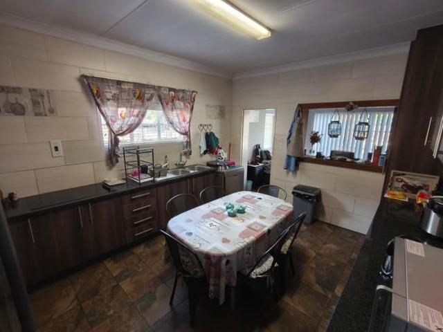 4 Bedroom House in Oos Einde