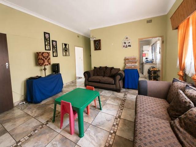 4 Bedroom House in Oos Einde