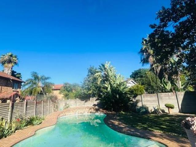 4 Bedroom House in Oos Einde
