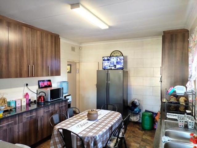 4 Bedroom House in Oos Einde