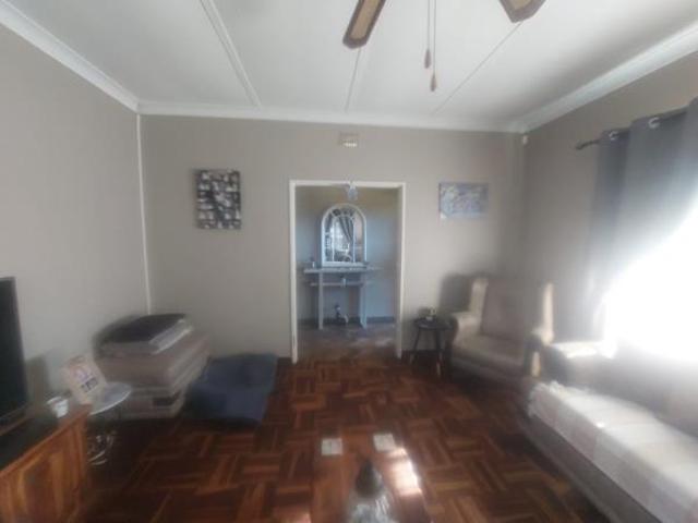 4 Bedroom House in Oos Einde