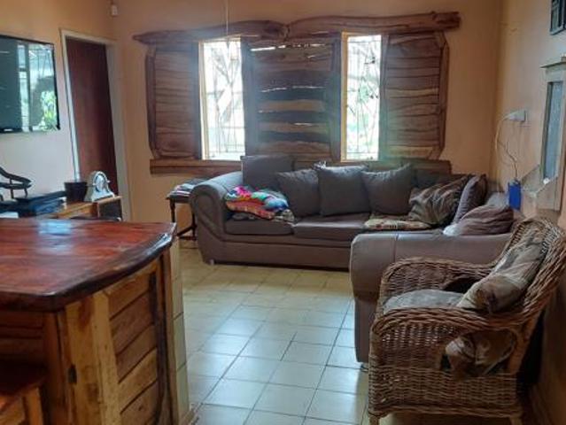 4 Bedroom House in Oos Einde