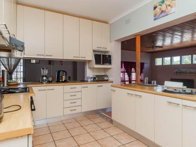 4 Bedroom House in Oak Glen