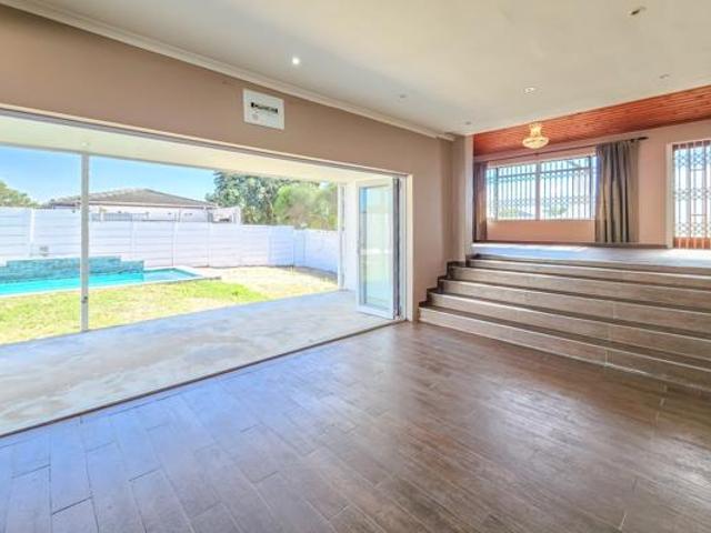 4 Bedroom House in Oak Glen