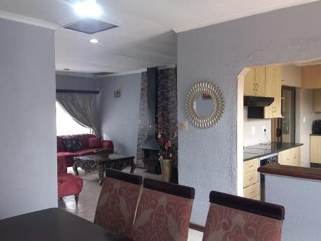 4 Bedroom House in Oakdene