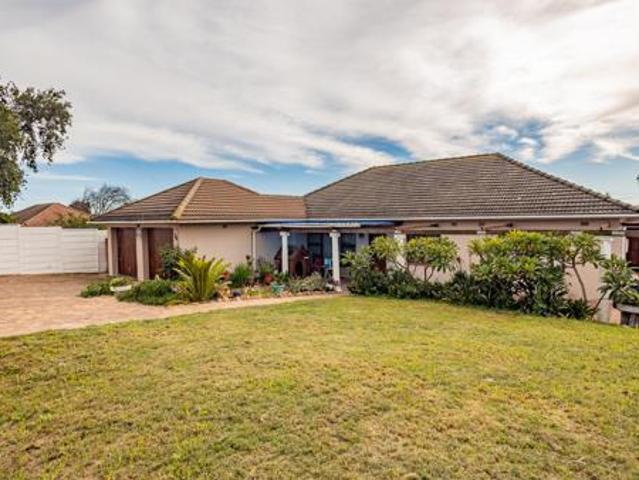 4 Bedroom House in Oakdene