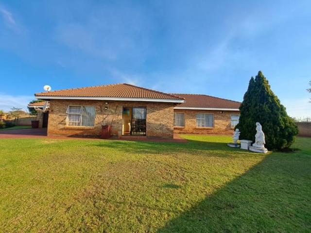 4 Bedroom House in Oberholzer