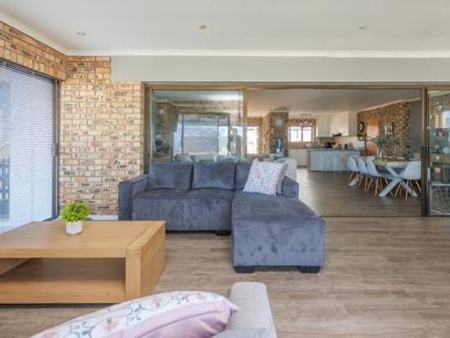 4 Bedroom House in Oceanview Heights
