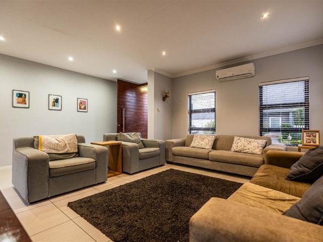 4 Bedroom House in Olympus AH