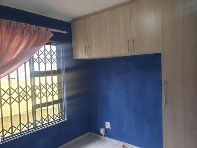 4 Bedroom House in Olievenhoutbosch