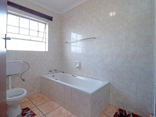4 Bedroom House in Olievenhoutbosch