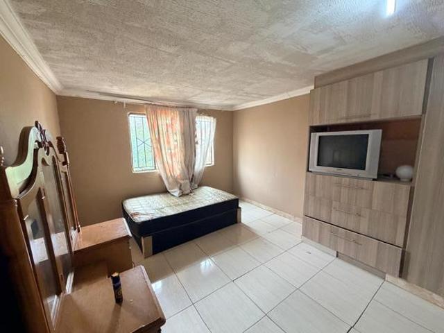 4 Bedroom House in Olievenhoutbosch