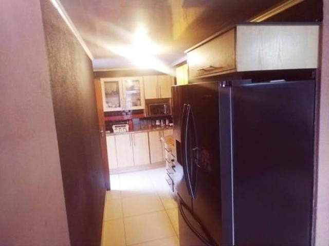 4 Bedroom House in Olievenhoutbosch