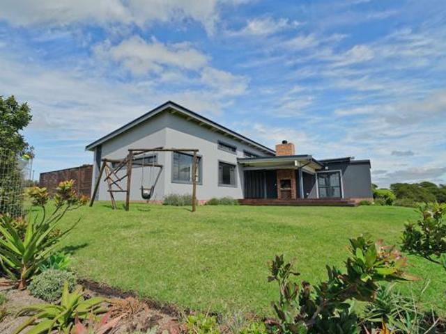 4 Bedroom House in Olivewood Private Estate & Golf Club