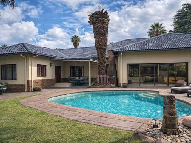 4 Bedroom House in Olivedale