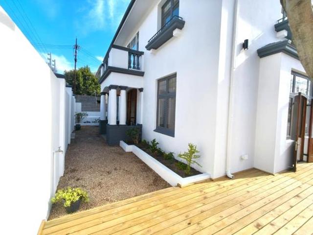4 Bedroom House in Oranjezicht