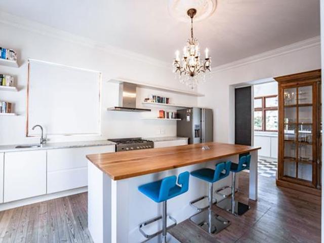 4 Bedroom House in Oranjezicht