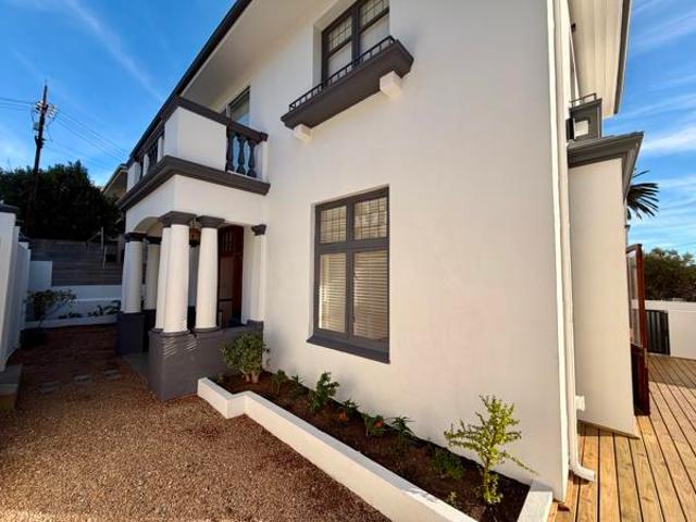 4 Bedroom House in Oranjezicht